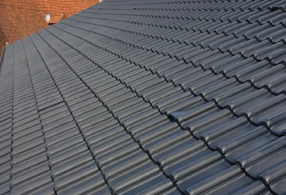 Toiture neuve en tuiles noires - Service de couverture par BL Habitat
